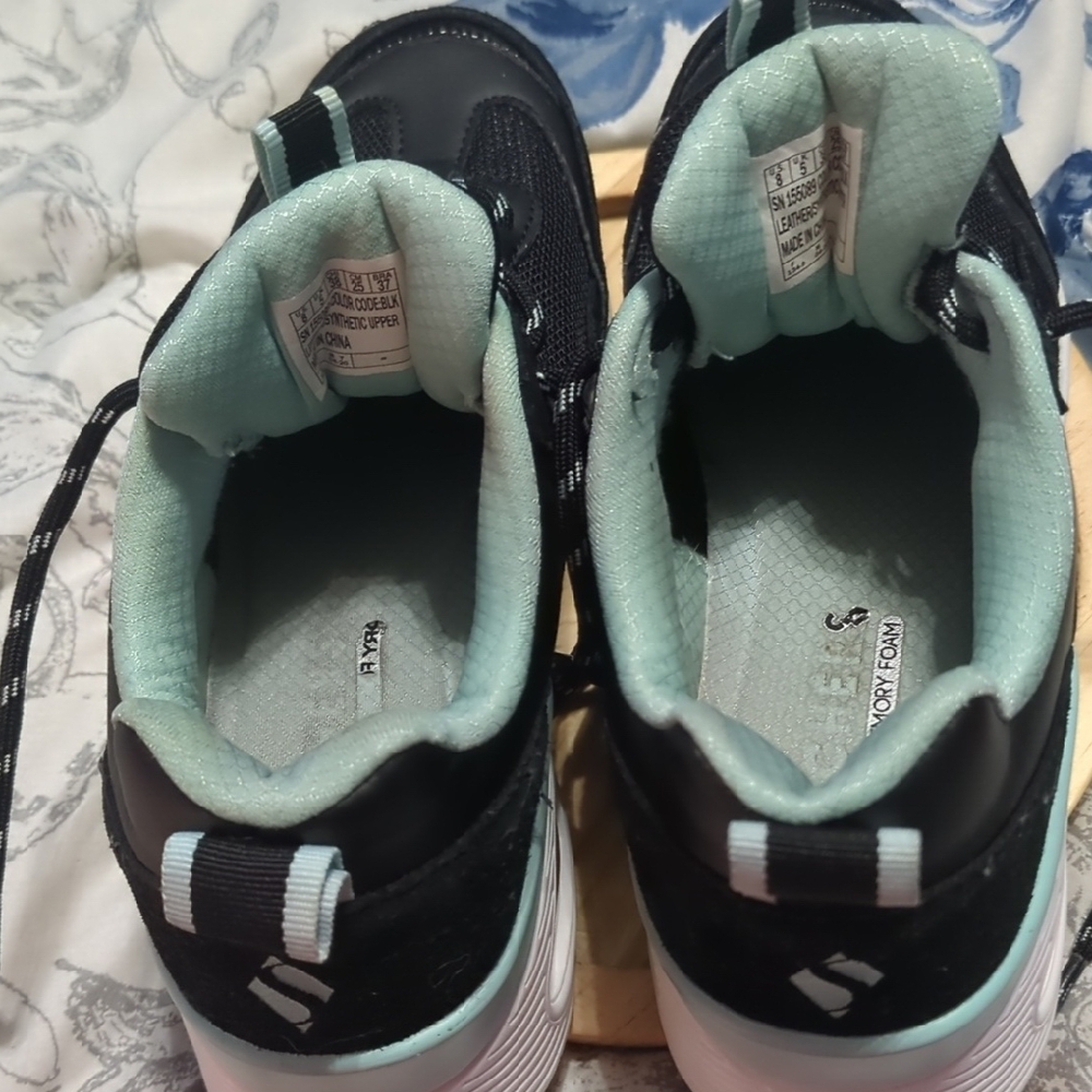 Skechers Black and Mint Sneakers